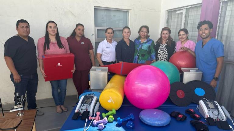 Diferentes aparatos e instrumentos fueron entregados a la Unidad Básica de Rehabilitación de la Colonia Centro, en Escuinapa, por el DIF Sinaloa.