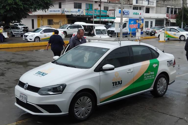 Lamentan pulmoneros y taxistas de Mazatlán que la falta de turismo afecte sus ganancias