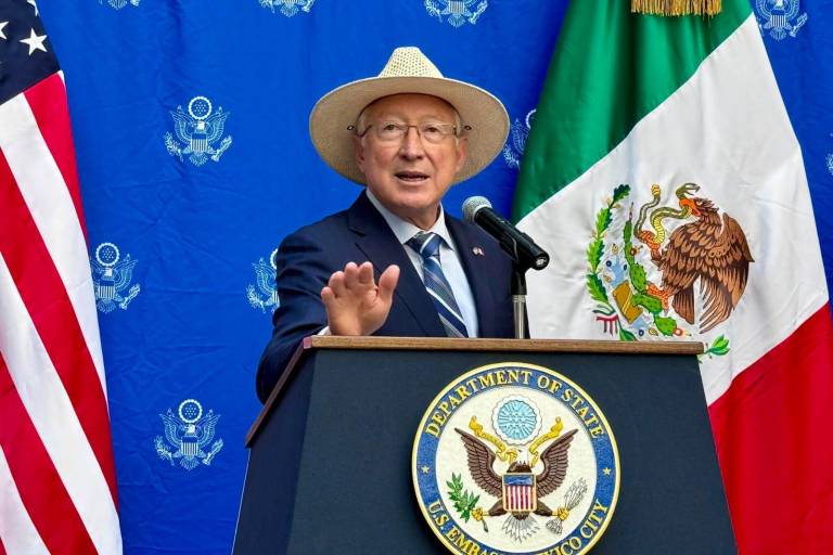 SRE envía nota diplomática a por críticas de Ken Salazar a AMLO