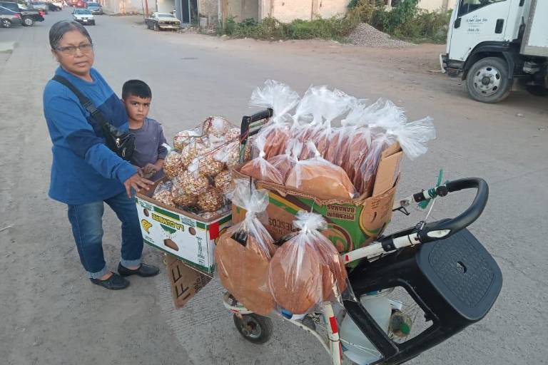 Para Irma, elaborar buñuelos y ‘ponteduros’ es una bendición entre sus manos