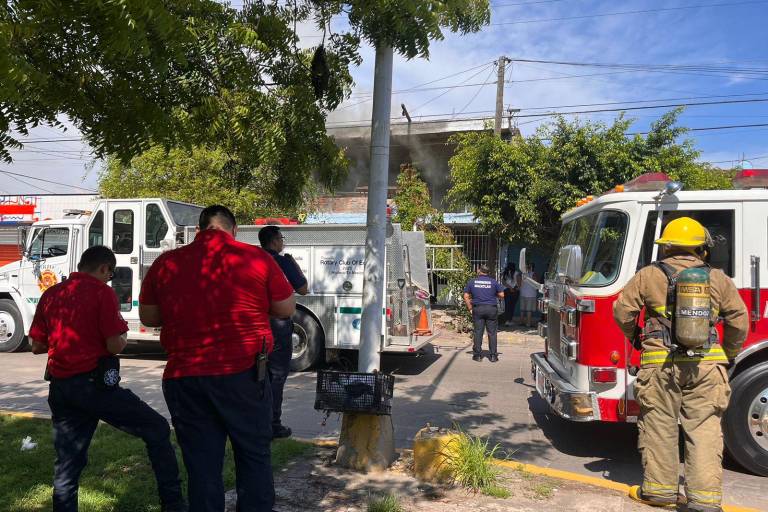 Se incendia planta alta de vivienda en Mazatlán; rescatan a perrita