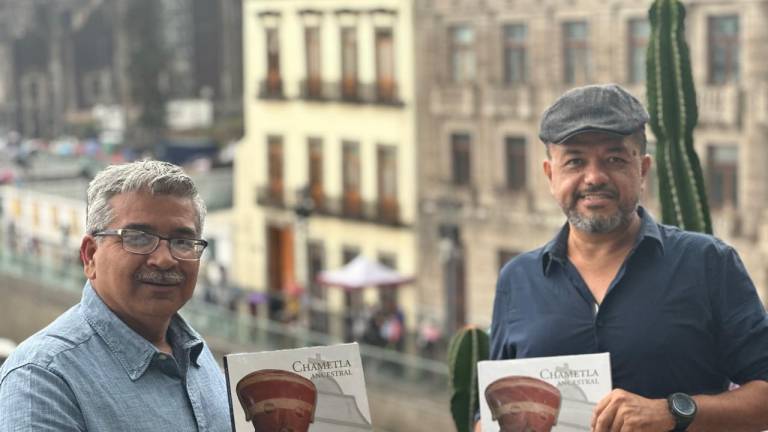 Gilberto López Castillo y Joel Santos Ramírez , coordinadores del libro ‘Chametla Ancestral’