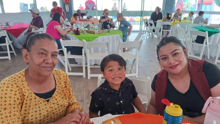 Celebra Ganac a las mamás y a los niños con divertida fiesta