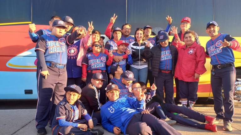 Los elementos de Superhéroes parten felices a su cita en la capital sinaloense.