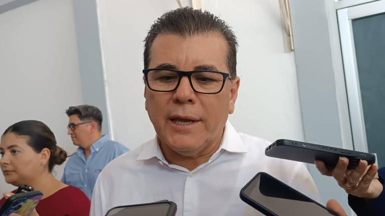 El Alcalde de Mazatlán Édgar González Zataráin critica los rumores de violencia que se difunden en redes sociales.