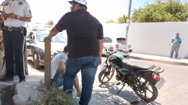 Socorristas del grupo Gerum llegaron a la zona para auxiliar al lesionado en la Colonia 10 de Mayo.