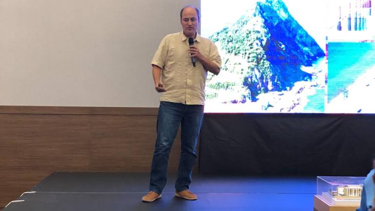 Ricardo Clouthier comparte las ventajas de invertir en Mazatlán.