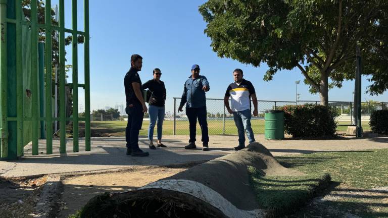 Fabiola Verde y Adrián Tolosa recorren los distintos espacios que están en rehabilitación.