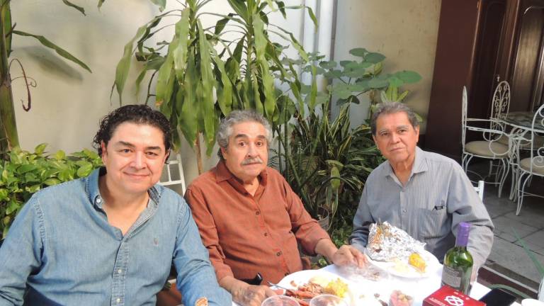 Disfrutan amigos su tradicional reunión ‘Comida de la Amistad’