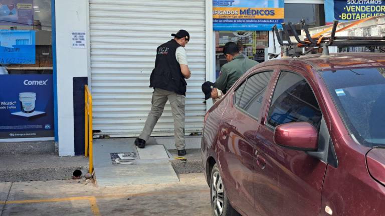 Disparan contra fachada de farmacia en Culiacán