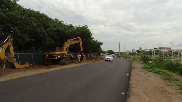 El carril que corre de Infonavit Las Flores detrás del Country Club hacia la plaza Cinépolis permanecerá cerrado hasta el próximo martes 1 de agosto.