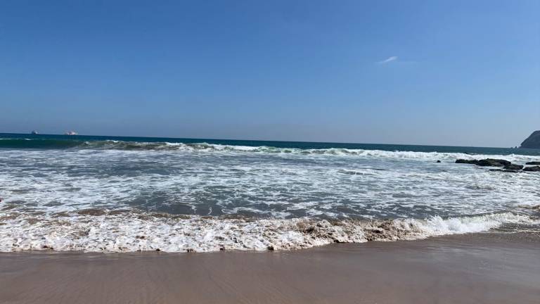 Autoridades piden a los bañistas tener precaución al ingresar a las playas de Mazatlán, ante algunos fenómenos que se registran y la presencia de quemadores.