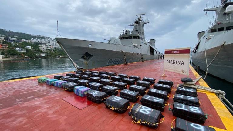 Decomiso de presunta cocaína en las costas de Guerrero.