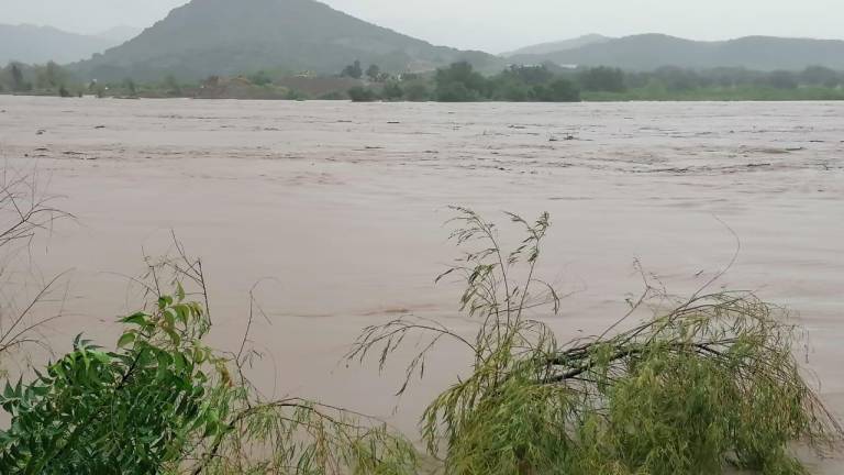 Se registra creciente del río Baluarte en Rosario