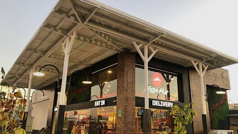 La sucursal de Pizza Hut en el bulevar Lola Beltrán en Culiacán cerró sus puertas ante la creciente inseguridad en la ciudad.