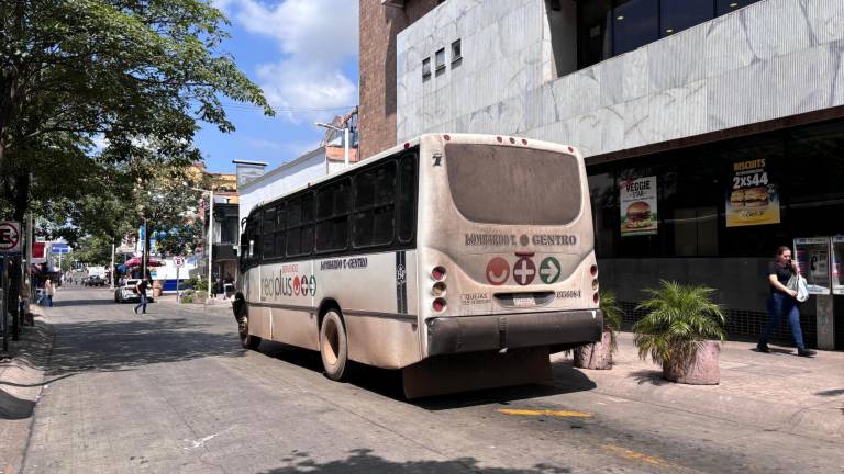 Este miércoles fueron pocos los camiones que ofrecieron el servicio de transporte urbano en Culiacán.