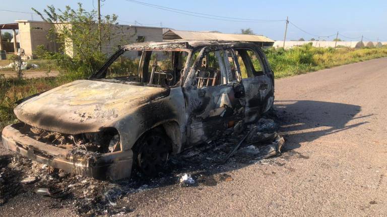 La camioneta presuntamente es una Chevrolet, de la que se desconocen datos y cómo es que llegó al lugar.