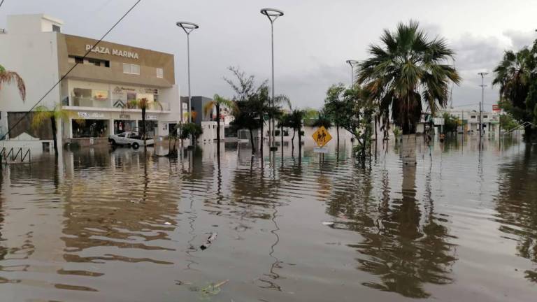 El Toreo y zonas aledañas quedaron bajo el agua tras la tormenta de la madrugada de este miércoles.