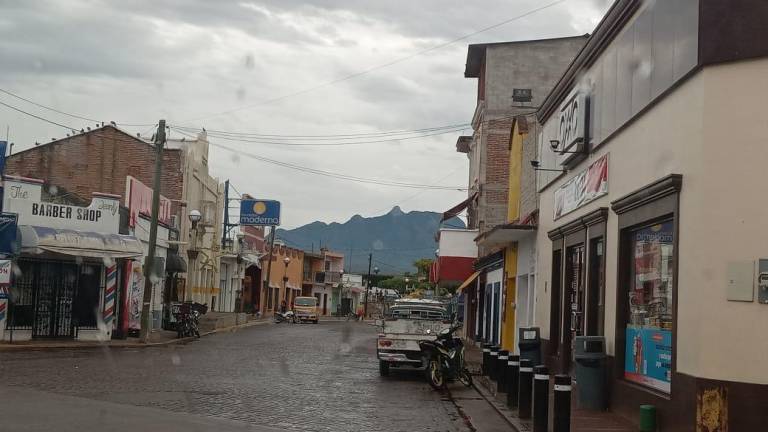 Las calles de El Rosario amanecen mojadas.