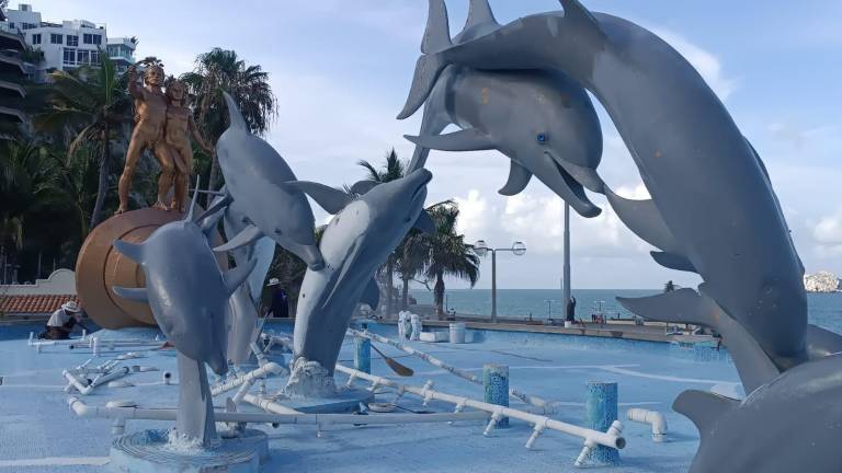 Rehabilitación del Monumento a la Continuidad de la Vida, en la zona del Paseo Claussen en Mazatlán.