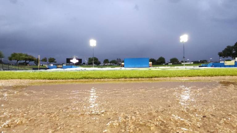 La lluvia de plano impidió el juego.