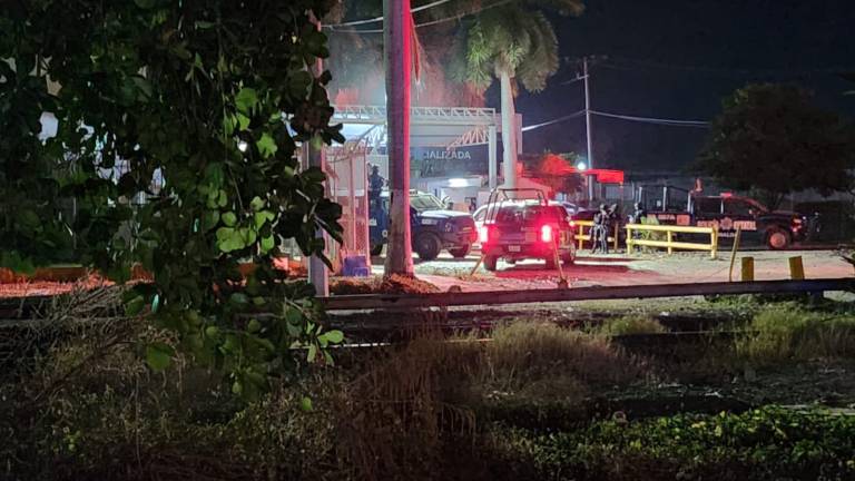 Durante la noche del domingo se registró un movimiento de corporaciones al interior del Penal de Aguaruto, en Culiacán.