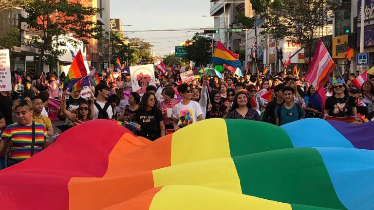 ‘Colorea’ marcha LGBT con música, euforia y diversidad a Culiacán