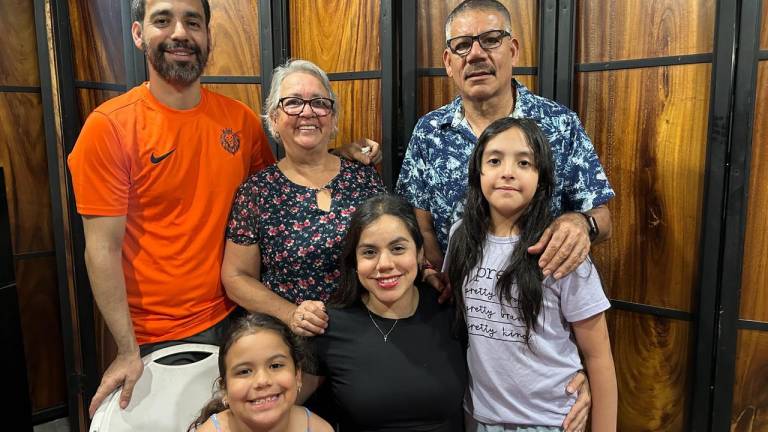 Festejan familia y amigos a Linda Rentería por su cumpleaños