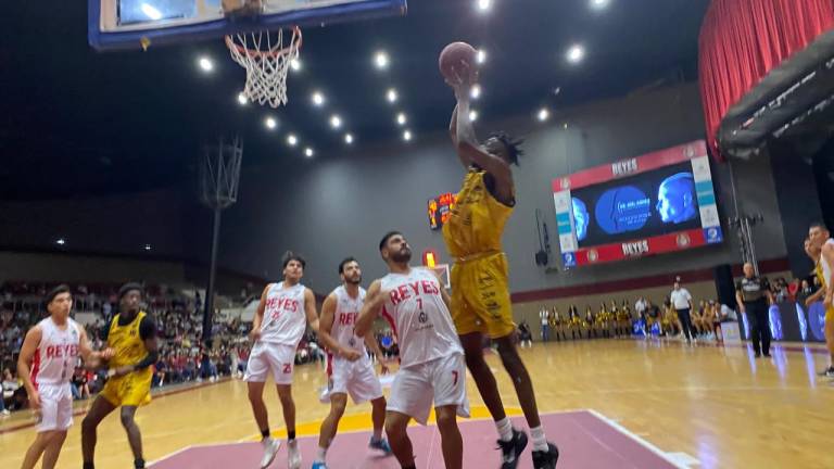 Piratas Basketball se hundió en el último cuarto.