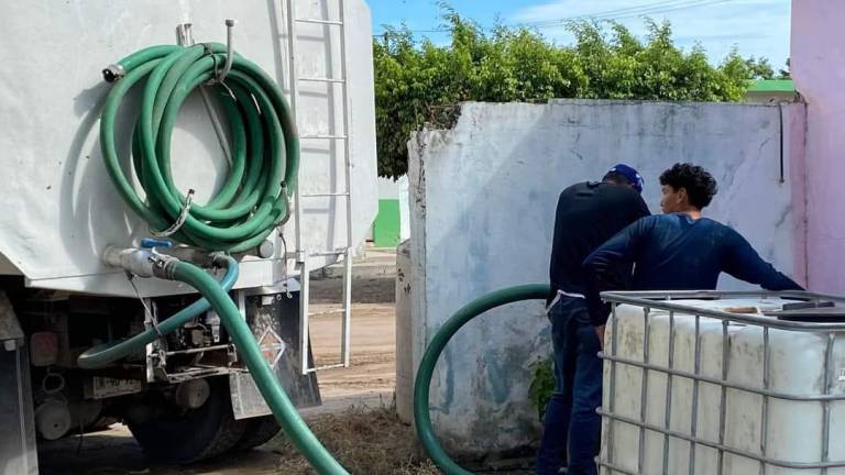 Las comunidades del valle, desde Celaya hasta Teacapán, no tienen el servicio desde hace 15 días aproximadamente.