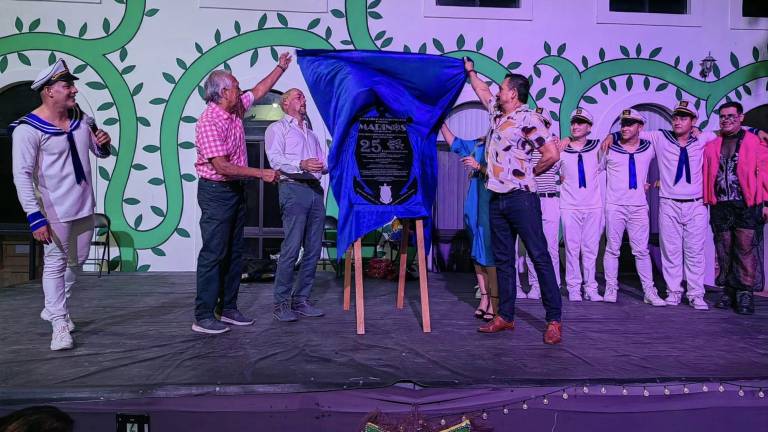 ‘Marinos: el casi musical’ develó una placa conmemorativa, en el Museo de Arte de Mazatlán.