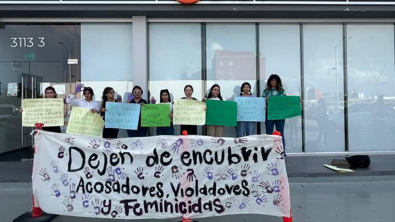 Integrantes de colectivas feministas protesta para exigir más seguridad en el transporte por aplicación.