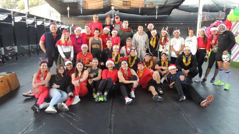 Clientes de Ludus Magnus disfrutan de un entrenamiento especial por Navidad.