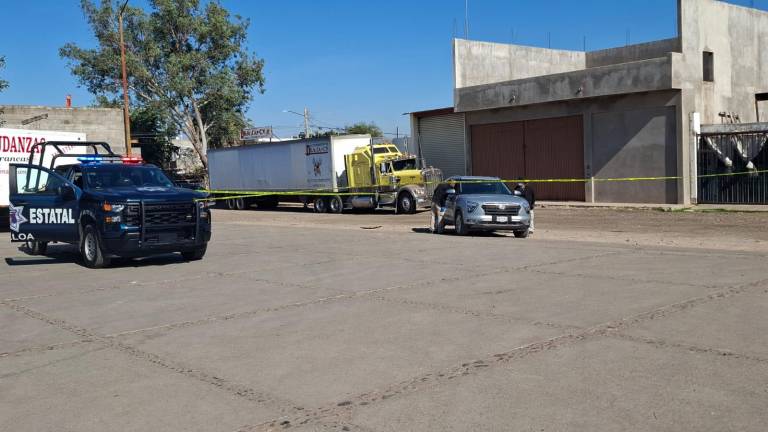 Encuentran un vehículo baleado en la colonia 21 de Marzo, en Culiacán