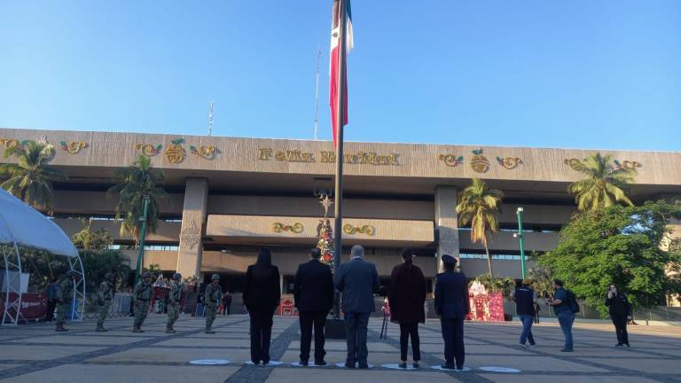 Para conmemorar la fecha, se izó la bandera de México a media asta en Palacio de Gobierno.