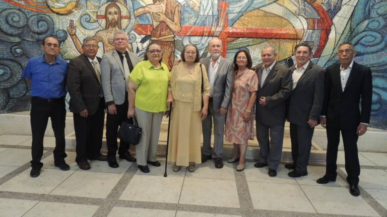 Celebran 50 años de amistad con misa de acción de gracias