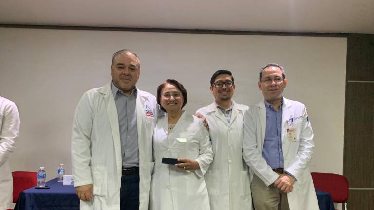 Reconocen la investigación científica de dos profesionales del Hospital General de Culiacán