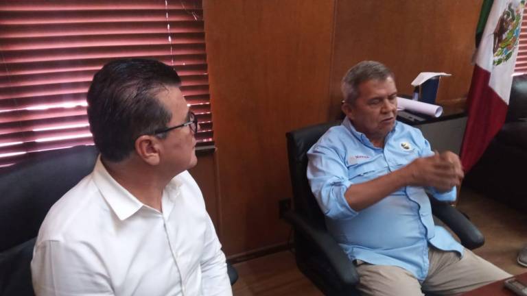 El Alcalde Édgar González y el director de Asipona, Mariel Aquileo Ancona, trataron en conferencia de prensa el tema del Cerro del Crestón.