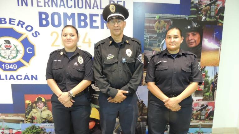 Celebran bomberos su día con reconocimientos y ascensos