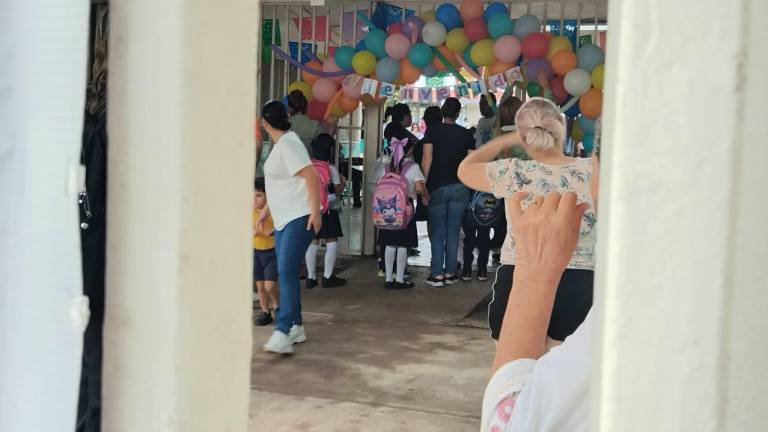 Regreso a clases en la primaria Agustina Achoy de Culiacán.