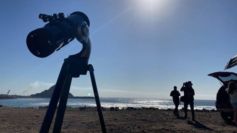 La observación del eclipse solar anular se realiza en Mazatlán desde las escolleras.