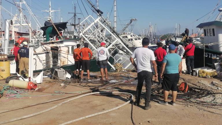 El pasado miércoles, un barco camaronero termina hundido después de una explosión de gas en su interior.