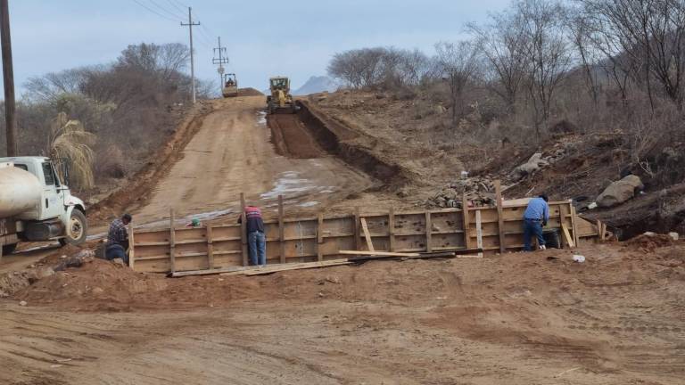 Se realizaran 16 obras de pavimentación de caminos