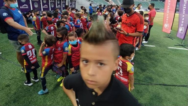 El Kraken se pone de gala al inaugurarse la Copa Mazatlán de Futbol 11