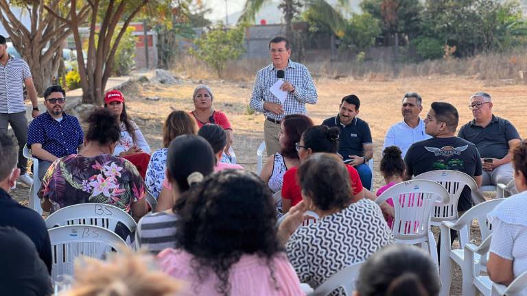 El Alcalde Édgar González se reúne con vecinos del Fraccionamiento Villa Verde.