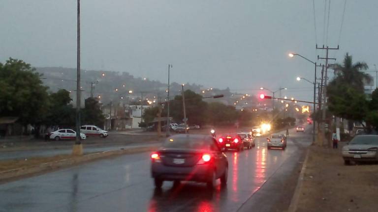 De las lluvias en Sinaloa, de enfrentamiento en el Senado, y de las elecciones, de las noticias esta mañana