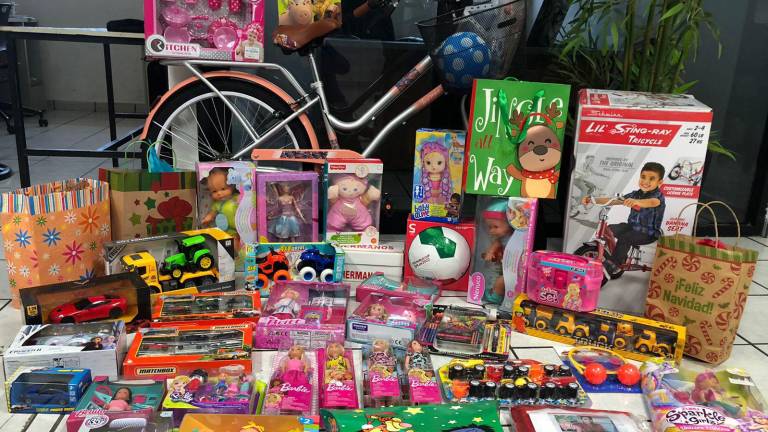 Gracias a la generosidad de nuestros lectores, en Culiacán hemos recibido muchos juguetes como muñecas, barbies, pelotas, carritos y hasta un triciclo y una bicicleta que serán entregados a estos niños.