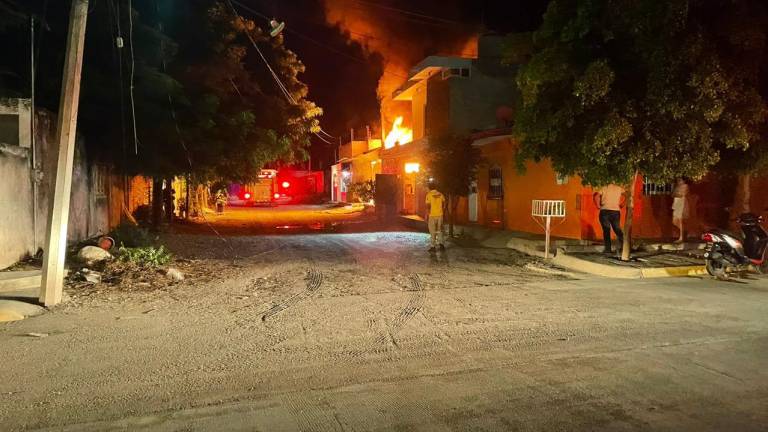 Una vivienda que funcionaba como taller de reparación de motos se incendió durante los primeros minutos de este miércoles.