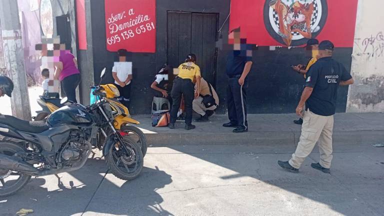 Dos menores resultaron lesionadas tras ser embestida por una camioneta la motocicleta en la que viajaban.