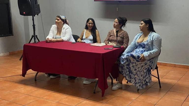 Autoras mazatlecas participan en el programa ‘Poesía en comunión’.